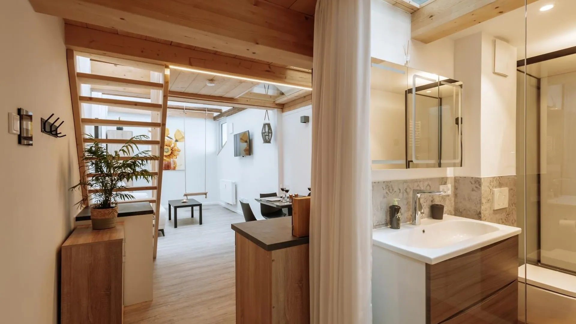 Ferienwohnung Modern Elegance Lofts - Wohnen Auf Zwei Ebenen Passau Apartment