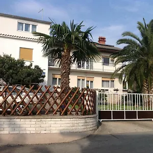 https://apartment-summer-house-2.in-istria.net
